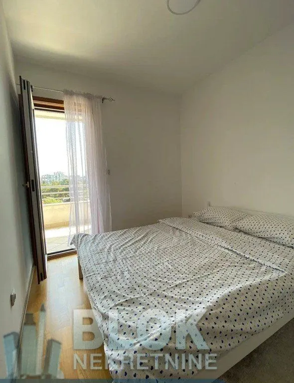 Izdavanje, dvosoban stan, 63m², Pobrežje, Podgorica