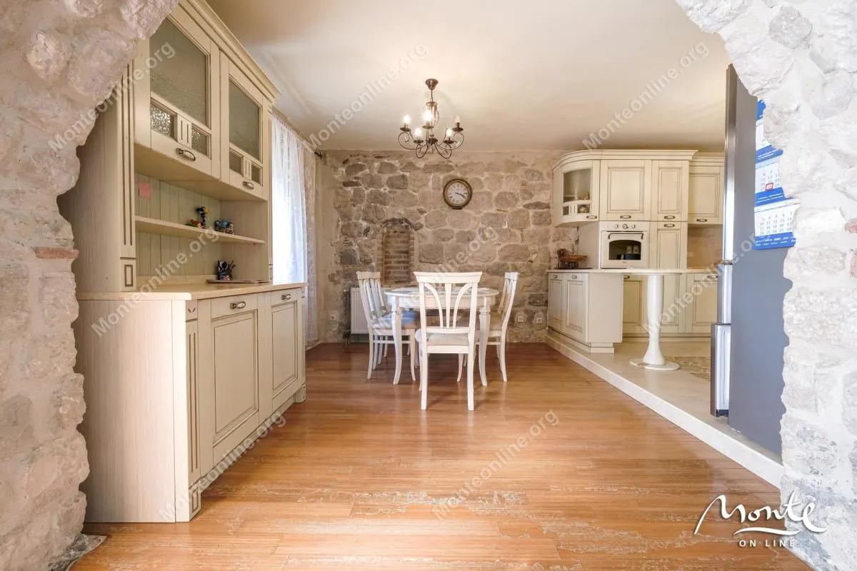 Prodaja, kuća, 500m², Orahovac, Kotor