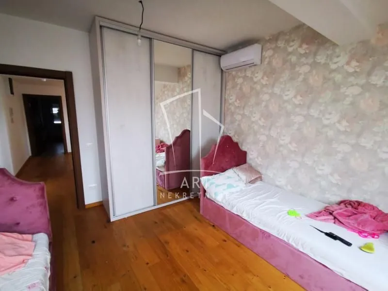 Sale, four bedroom apartment, 135m², Lipov Lad, Zvezdara Sve Podlokacije