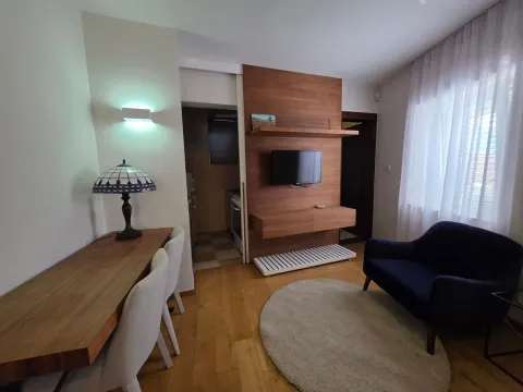 Rent, three bedroom apartment, 120m², Stari Grad, Budva - image 19