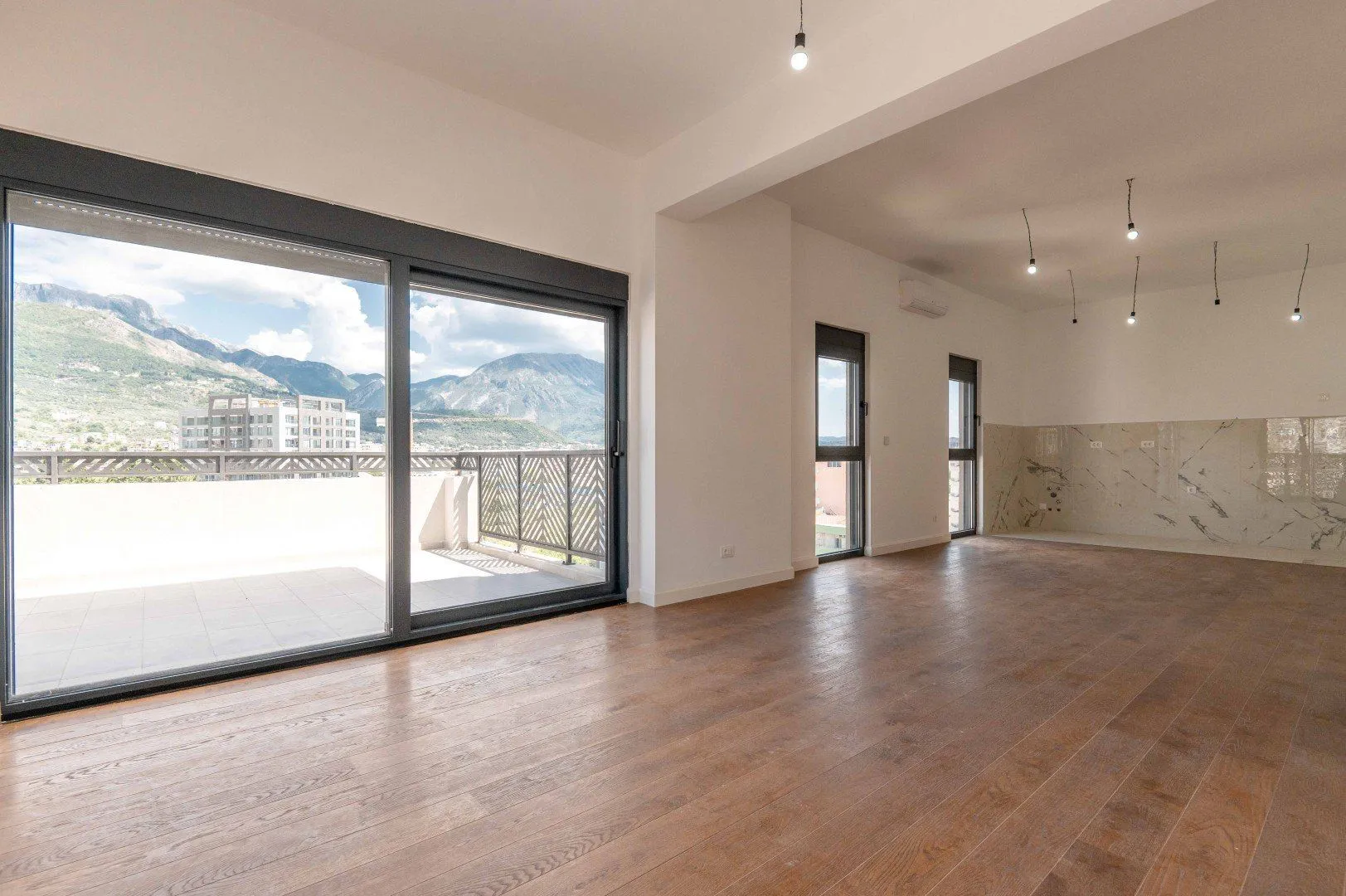 Sale, three bedroom apartment, 120m², Centar, Bar