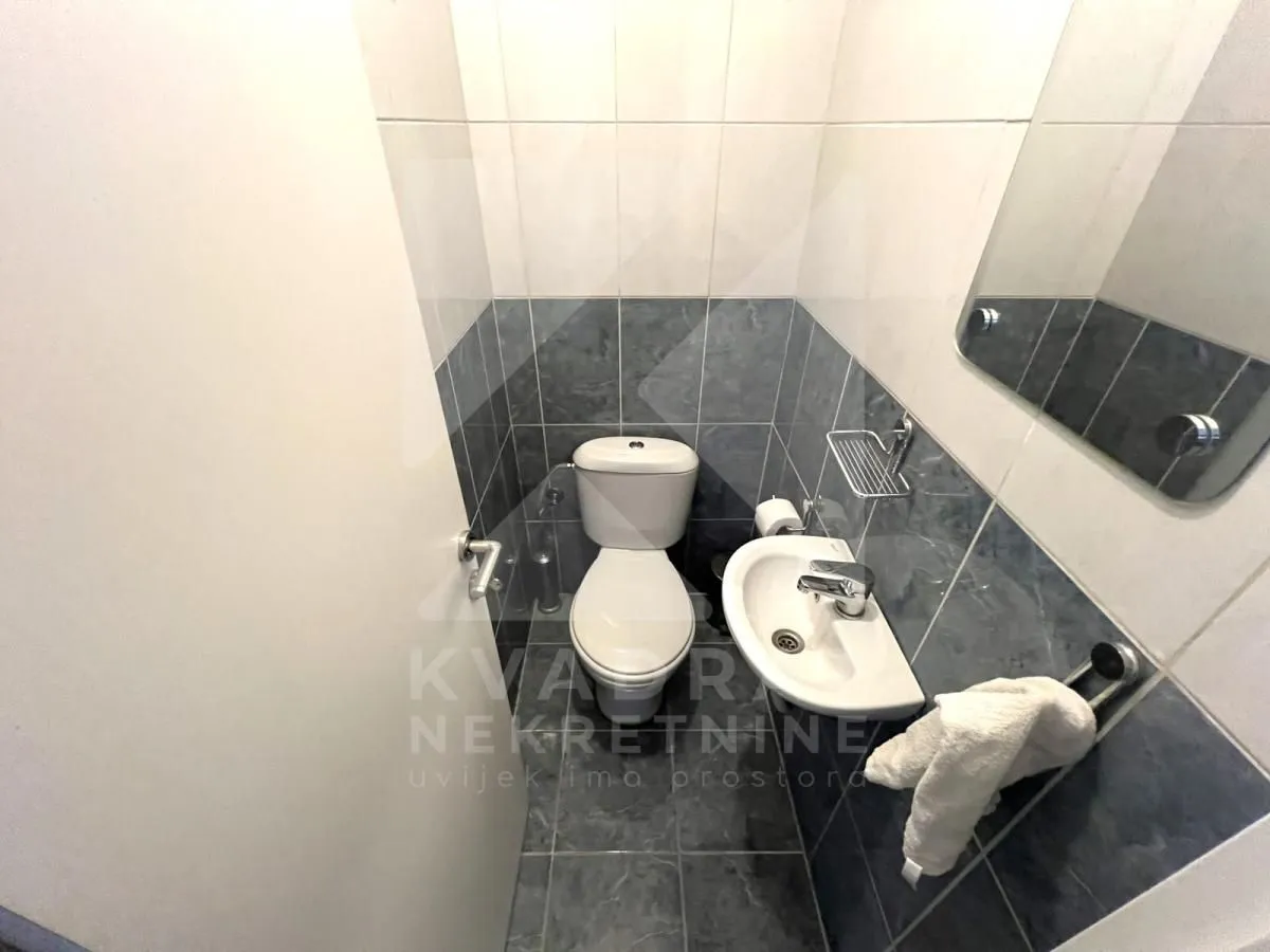 Izdavanje, dvosoban stan, 60m², Blok 9, Podgorica