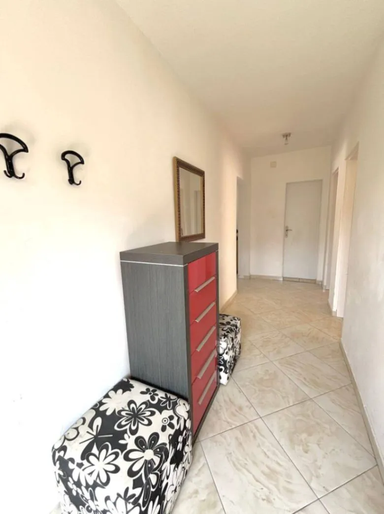 Prodaja, četvorosoban stan, 73m², Dobrota, Kotor