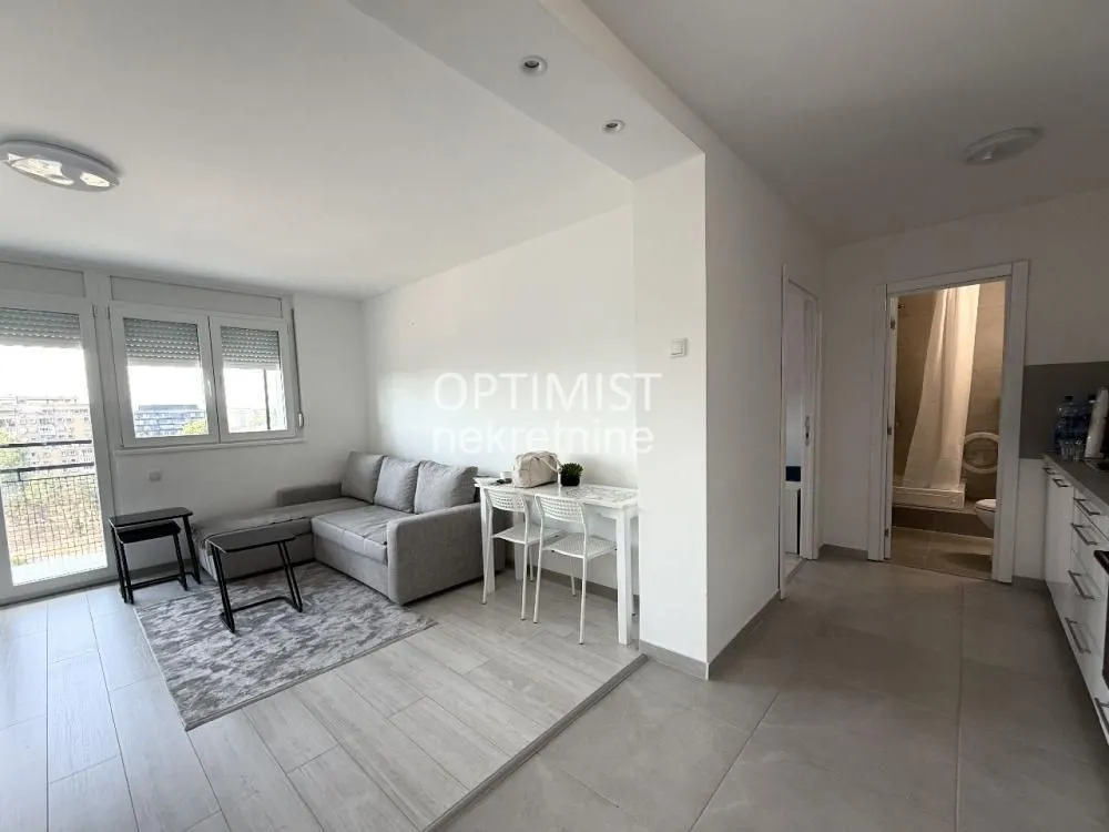 Izdavanje, trosoban stan, 58m², Novi Beograd Blok 28, Novi Beograd Sve Podlokacije