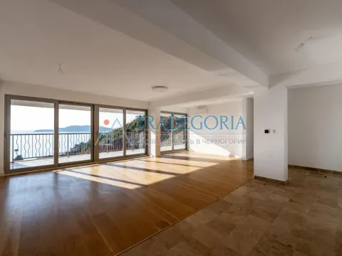 Sale, three bedroom apartment, 160m², Pržno, Budva