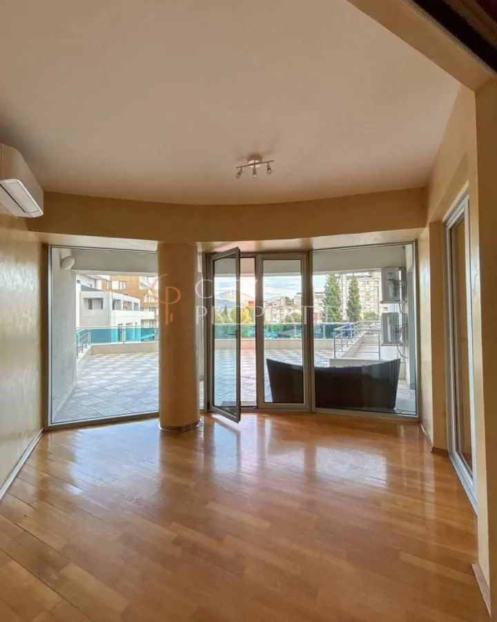 Rent, apartment, 100m², Centar, Podgorica