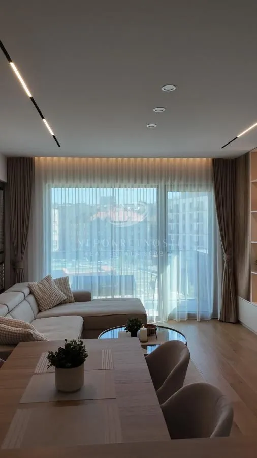 Izdavanje, trosoban stan, 73m², Savski Venac, Beograd