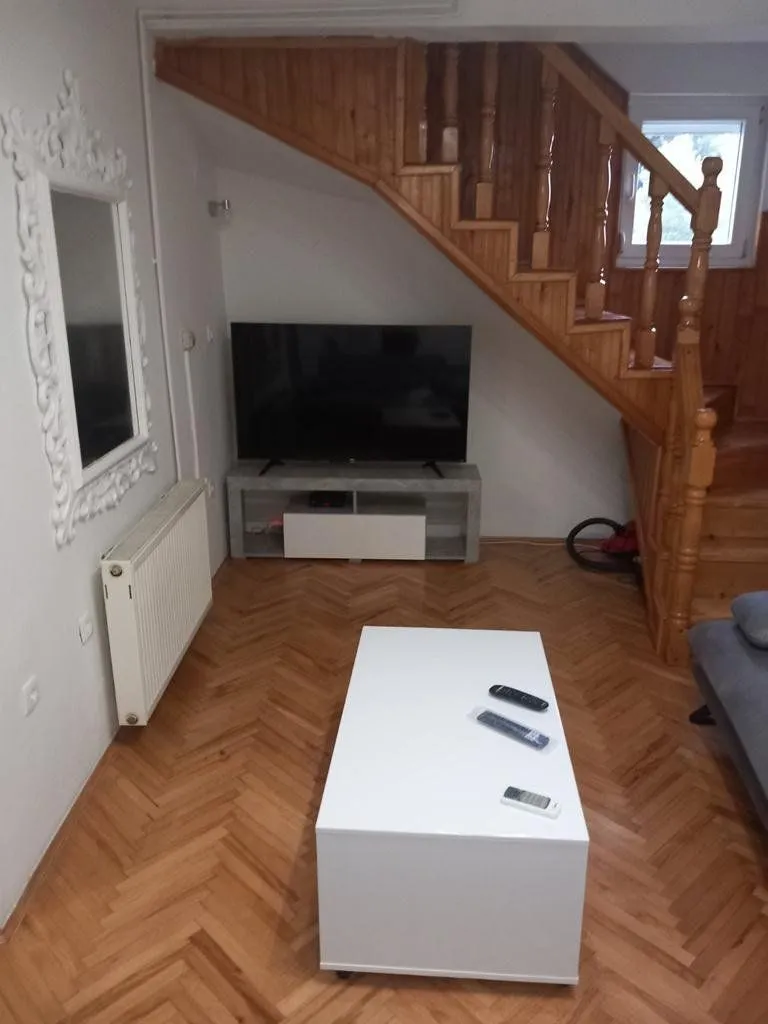 Izdavanje, dvosoban stan, 85m², Gorica C, Podgorica