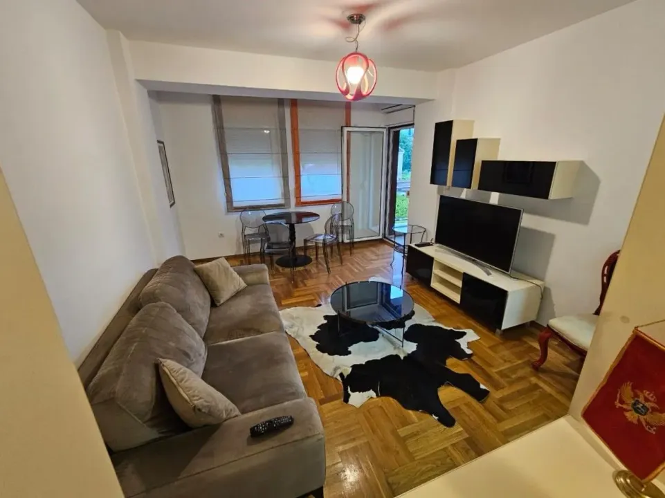 Izdavanje, dvosoban stan, 58m², Preko Morače, Podgorica