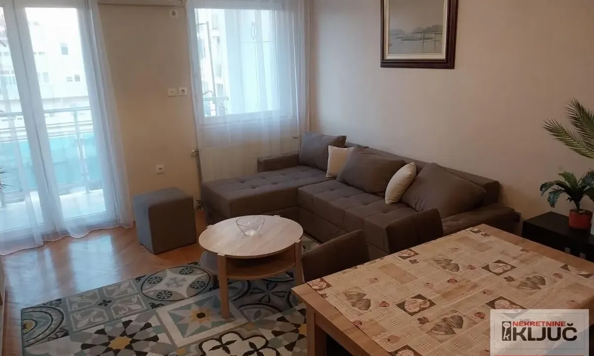 Prodaja, dvosoban stan, 43m², Cara Dušana, Novi Sad Sve Podlokacije