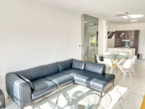 Sale, two bedroom apartment, 60m², Petrovac, Budva - image 5