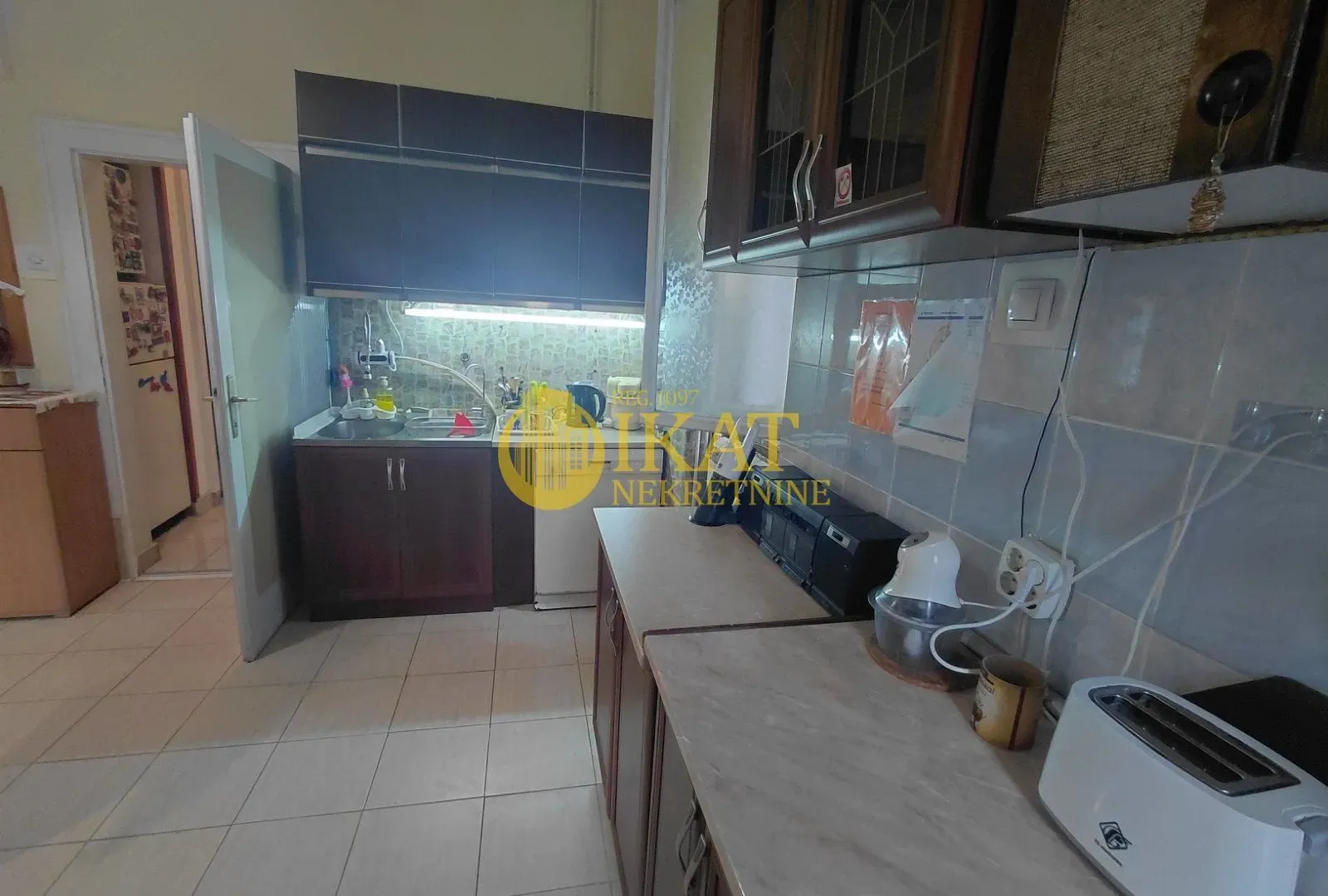 Prodaja, četvorosoban stan, 110m², Zemun Centar, Zemun Sve Podlokacije