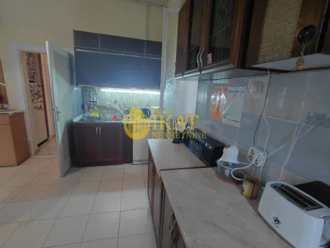 Prodaja, četvorosoban stan, 110m², Zemun Centar, Zemun Sve Podlokacije - image 2