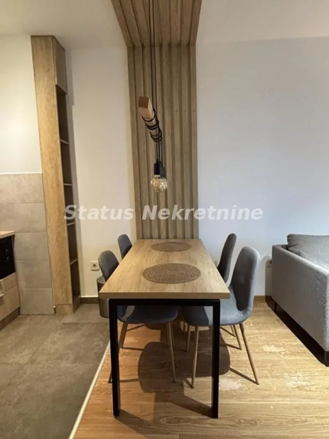 Izdavanje, dvosoban stan, 42m², Centar, Novi Sad