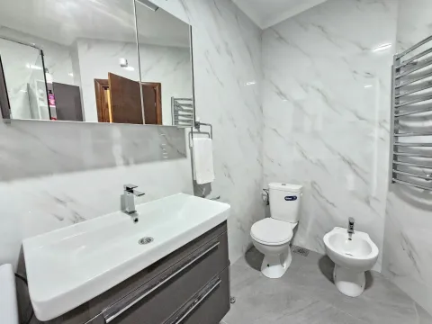 Izdavanje, dvosoban stan, 89m², Rafailovići, Budva - image 17