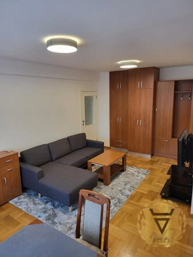 Izdavanje, trosoban stan, 75m², Banovo Brdo, Beograd