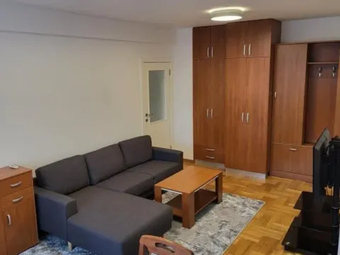 Izdavanje, trosoban stan, 75m², Banovo Brdo, Beograd