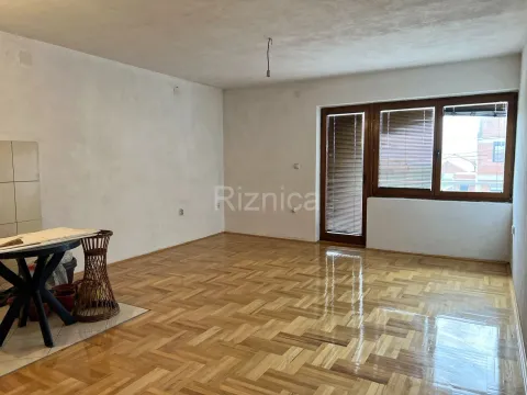 Sale, house, 306m², Niš, Srbija - image 5