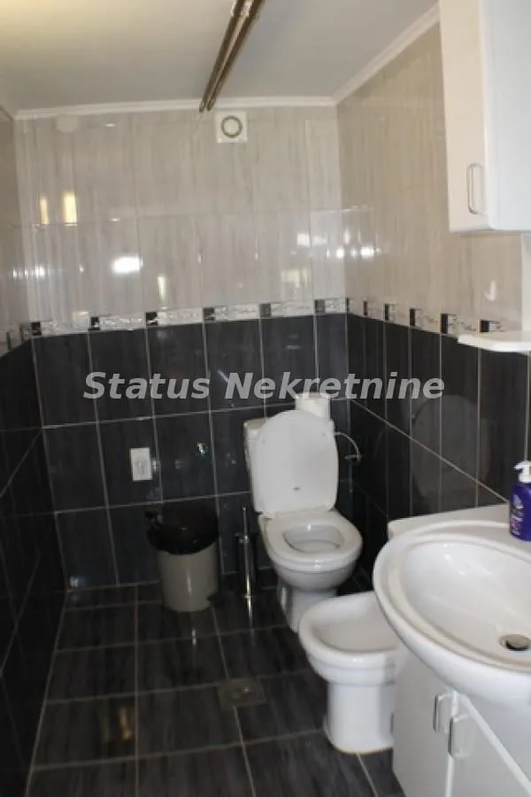 Prodaja, kuća, 220m², Ledinci, Petrovaradin