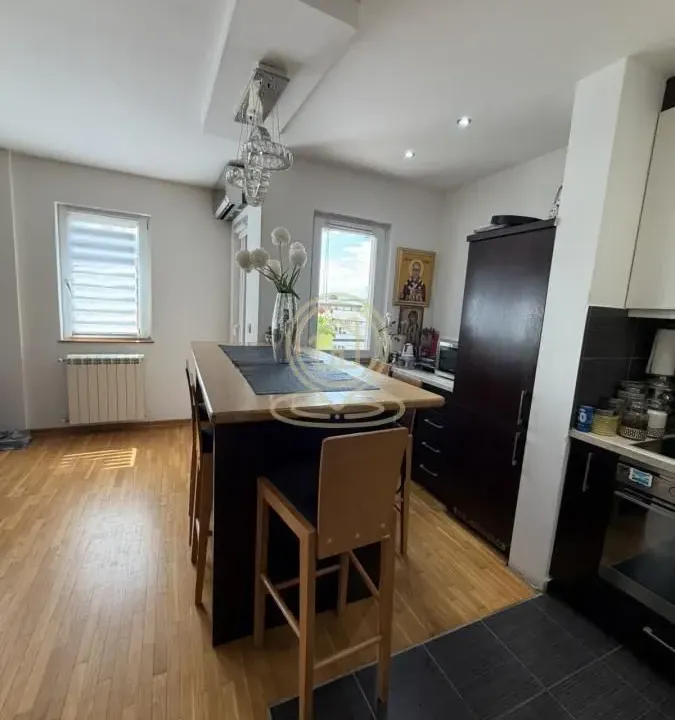Prodaja, četvorosoban stan, 110m², Pivara, Kragujevac