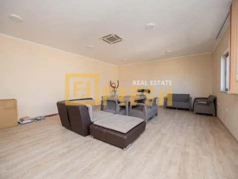 Izdavanje, poslovni prostor, 150m², Donja Gorica, Podgorica - image 11