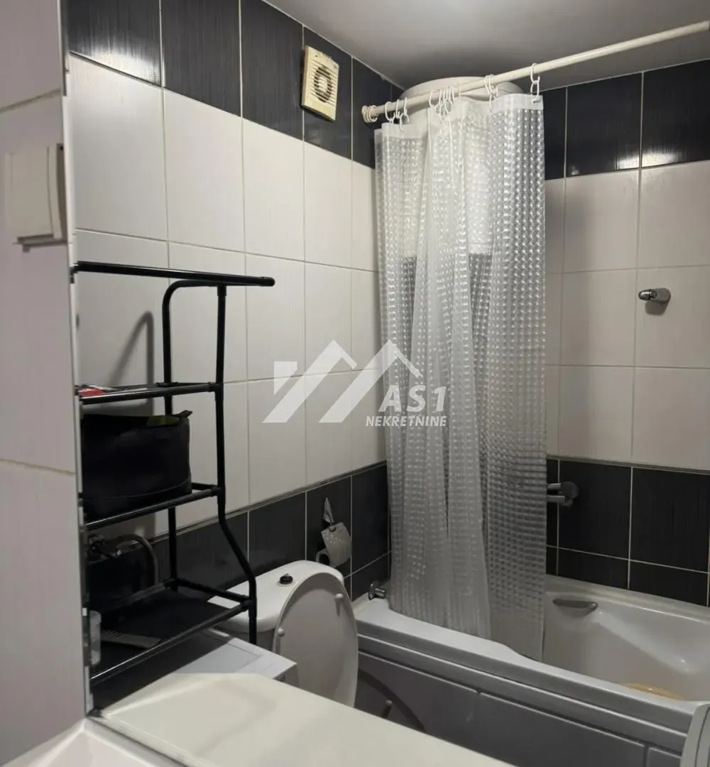 Izdavanje, dvosoban stan, 40m², Rotkvarija, Novi Sad Sve Podlokacije