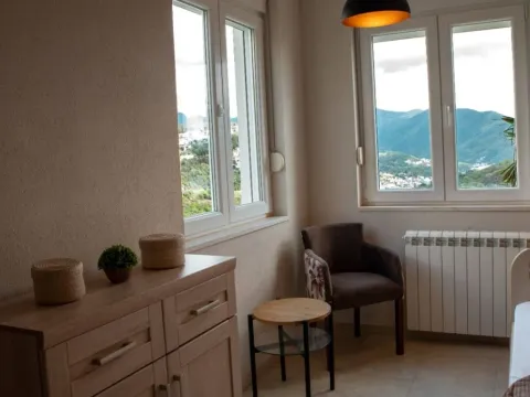 Izdavanje, trosoban stan, 90m², Srbina, Herceg Novi - image 3