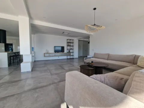 Rent, house, 410m², Tivat, Crna Gora - image 18