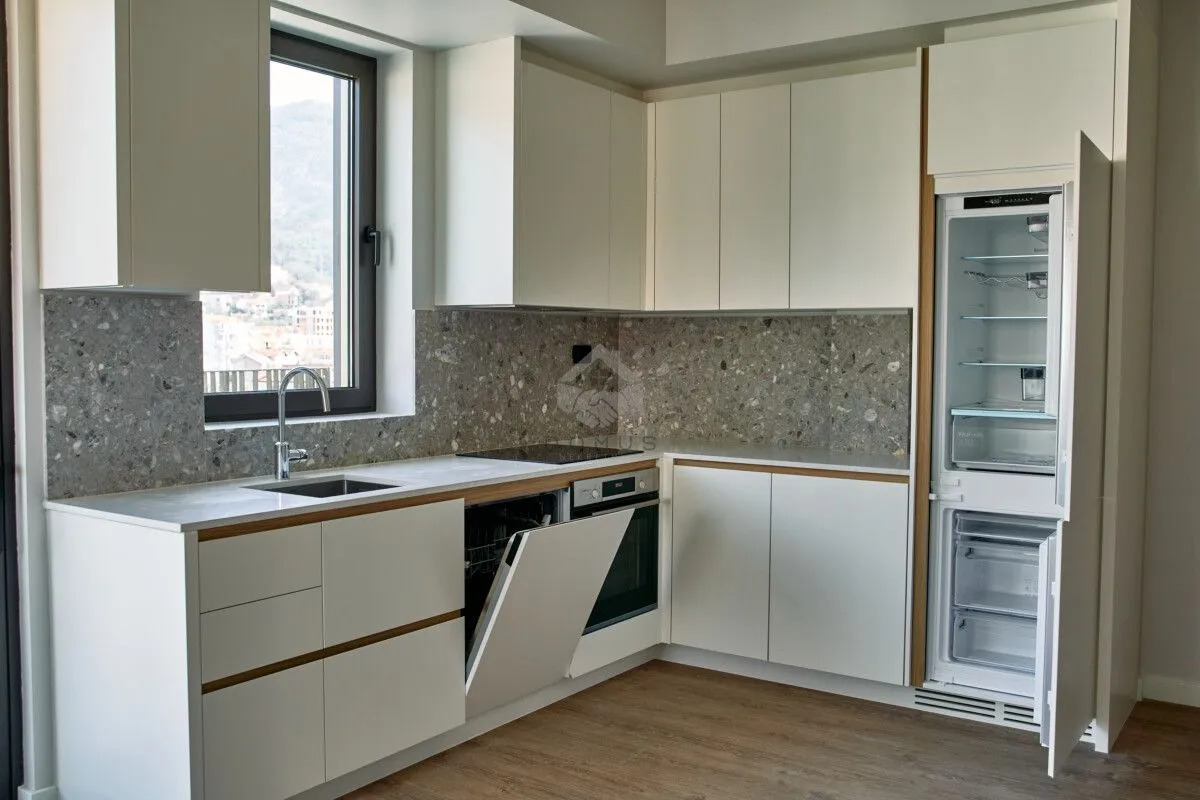 Prodaja, dvosoban stan, 102m², Tivat, Crna Gora