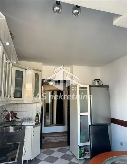 Rent, three bedroom apartment, 80m², Čubura, Beograd