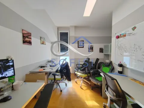 Prodaja, četvorosoban stan, 147m², Centar, Novi Sad - image 18