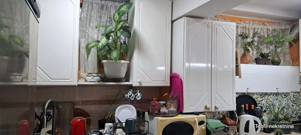 Prodaja, trosoban stan, 60m², Novi Sad, Srbija