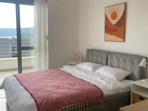 Izdavanje, trosoban stan, 86m², Centar, Tivat - image 5