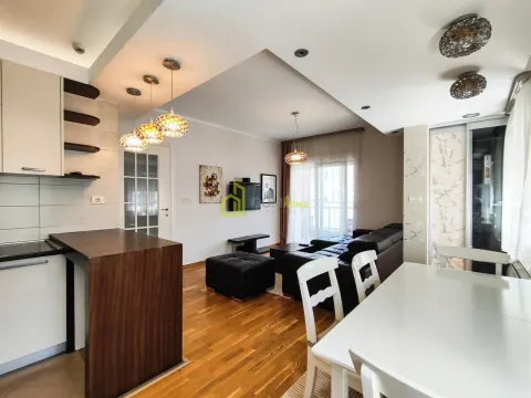 Izdavanje, dvosoban stan, 72m², City Kvart, Podgorica - image 1