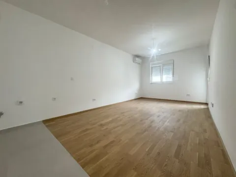 Prodaja, jednosoban stan, 48m², Stari Aerodrom, Podgorica - image 5