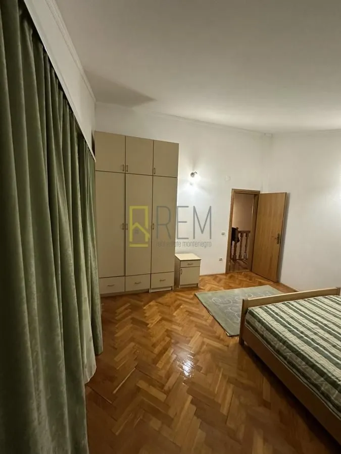 Rent, house, 170m², Gornja Gorica, Podgorica
