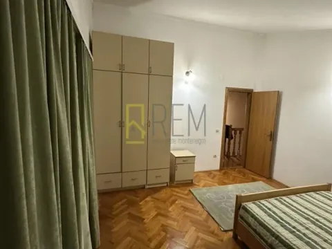 Izdavanje, kuća, 170m², Gornja Gorica, Podgorica - image 10