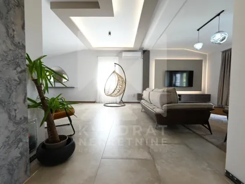 Izdavanje, trosoban stan, 190m², Tološi, Podgorica - image 6