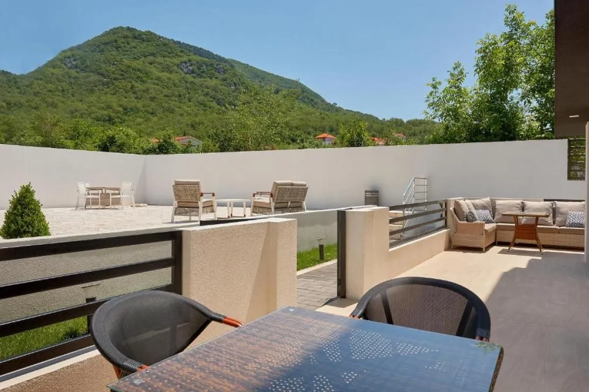 Sale, office space, 382m², Kotor, Crna Gora