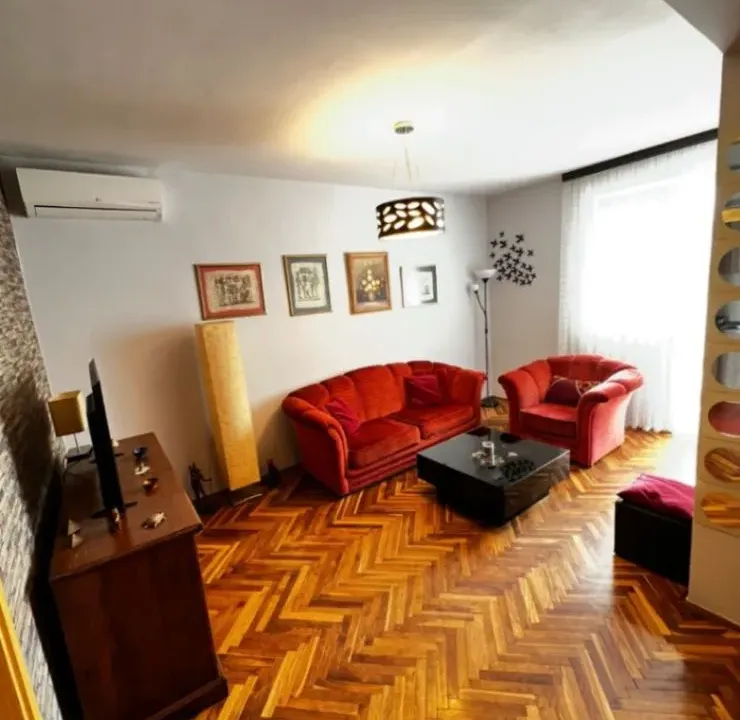 Izdavanje, dvosoban stan, 55m², Blok 6, Podgorica