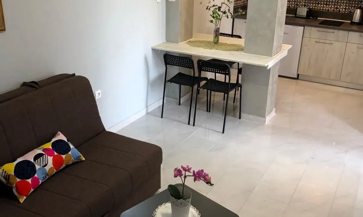 Izdavanje, jednosoban stan, 42m², Brdišta, Tivat