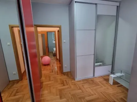 Izdavanje, trosoban stan, 73m², Vračar Sve Podlokacije, Beograd - image 8