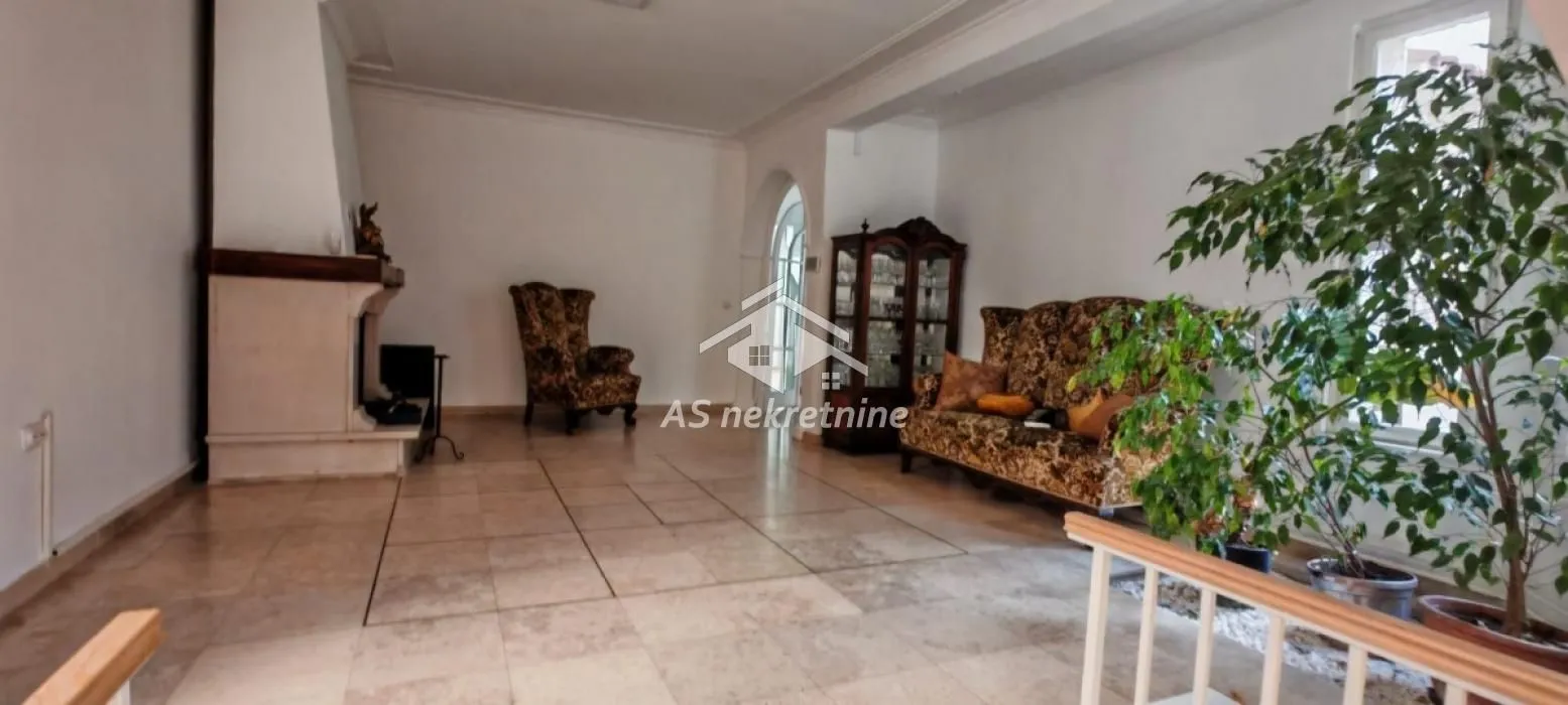 Izdavanje, kuća, 260m², Neimar, Vračar Sve Podlokacije