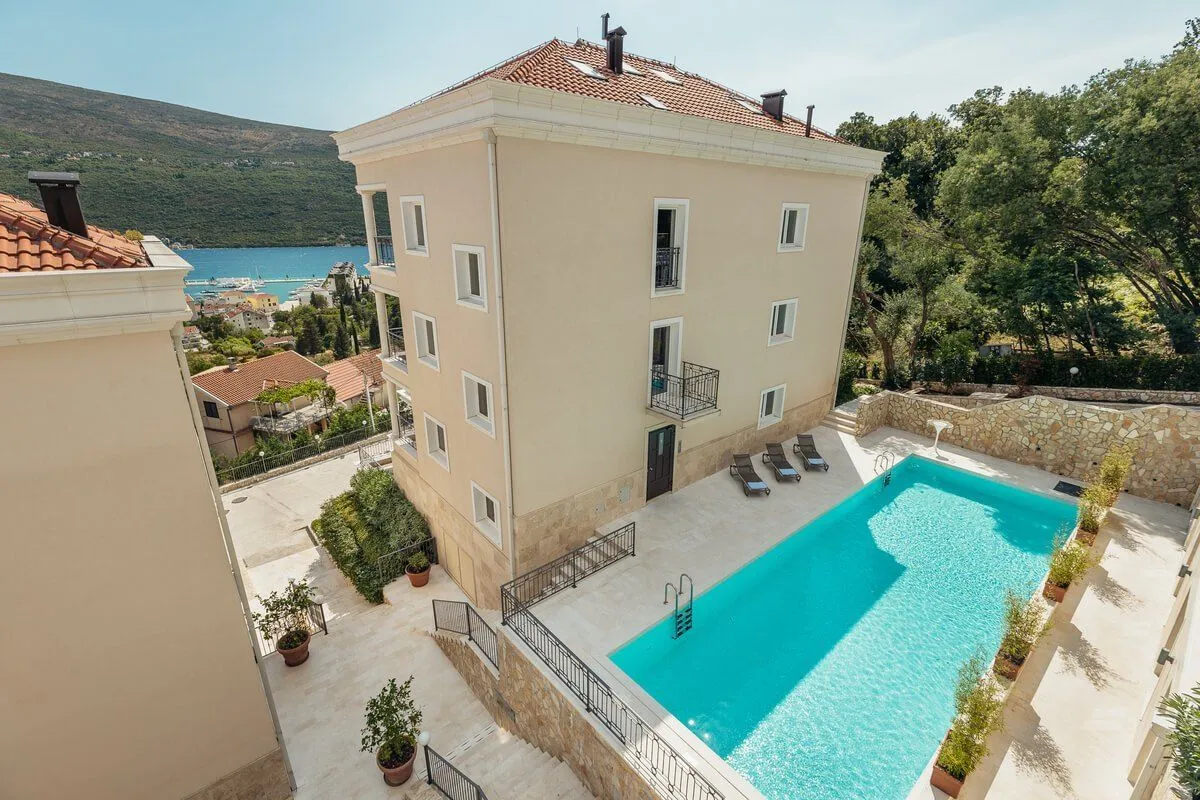 Prodaja, trosoban stan, 226m², Đenovići, Herceg Novi