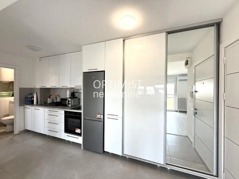 Izdavanje, trosoban stan, 58m², Novi Beograd Blok 28, Novi Beograd Sve Podlokacije