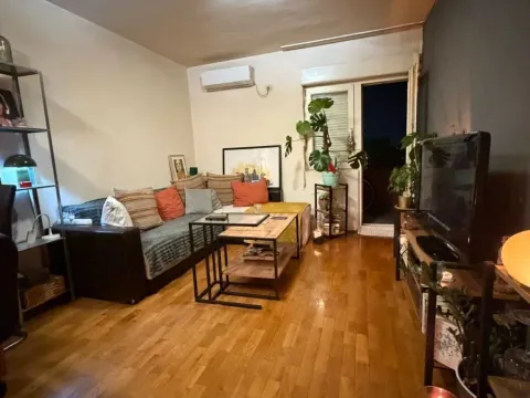 Prodaja, jednosoban stan, 45m², Stari Aerodrom, Podgorica - image 1