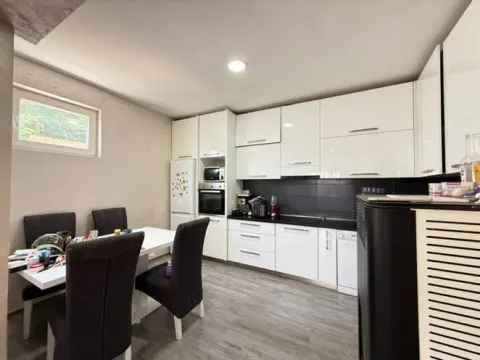 Prodaja, kuća, 180m², Donja Gorica, Podgorica - image 11