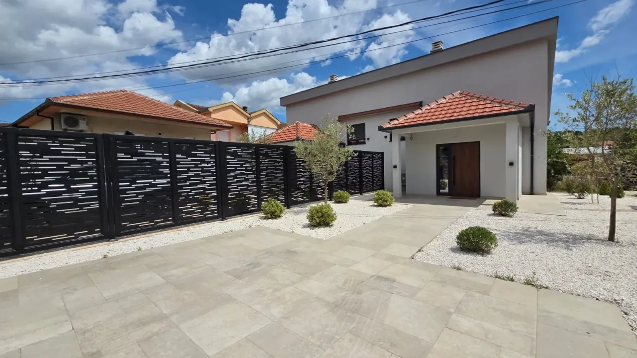 Rent, house, 116m², Vranići, Podgorica