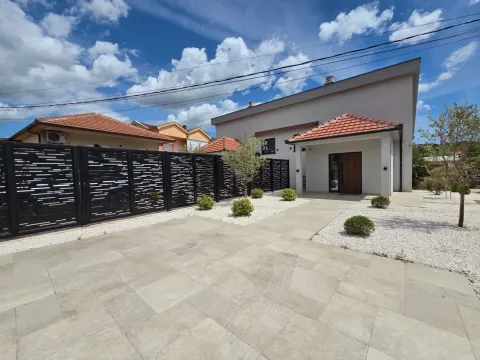 Rent, house, 116m², Vranići, Podgorica - image 1