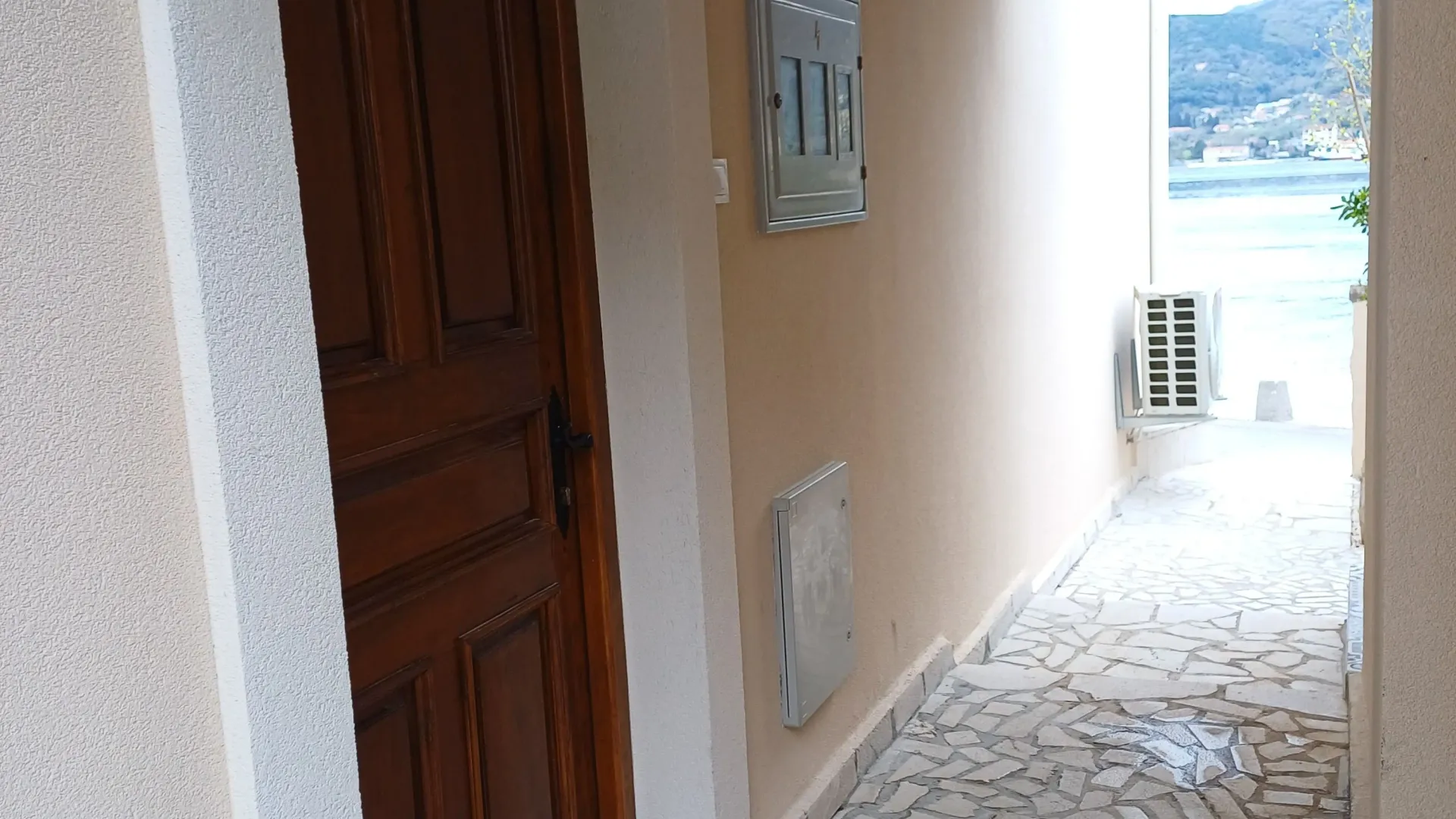 Izdavanje, jednosoban stan, 55m², Lepetani, Tivat